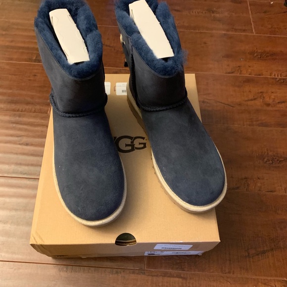 Uggs size 11 - Picture 4 of 8